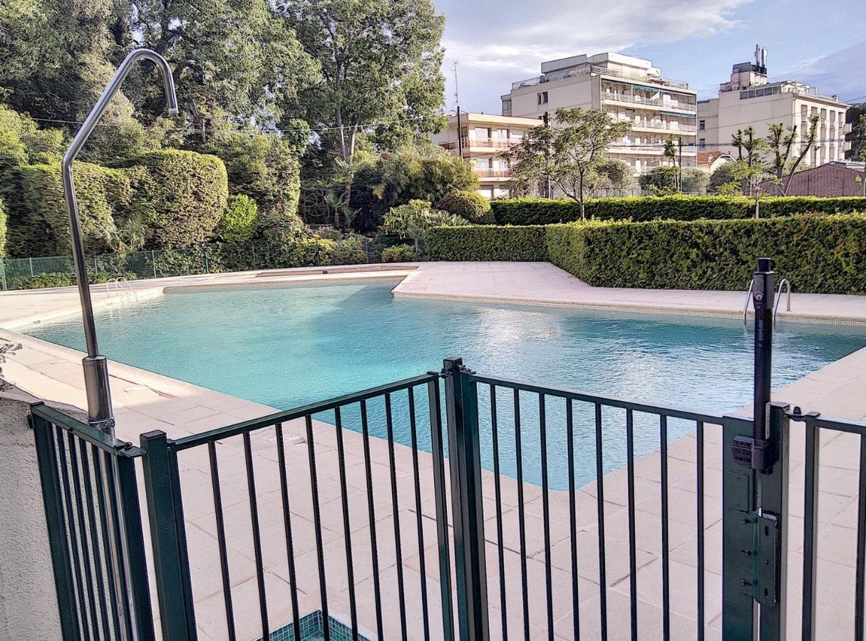 Chateau De La Pinede Juan-les-Pins Exterior photo